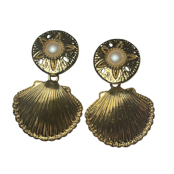 Vintage Large Runway 80s AVON Pearl and Gold Shell Mermaid Beach Earrings D2 - Picture 1 of 8